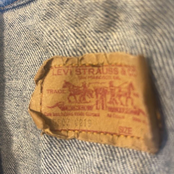 Vintage Levi’s Jean Jacket - Picture 3 of 3